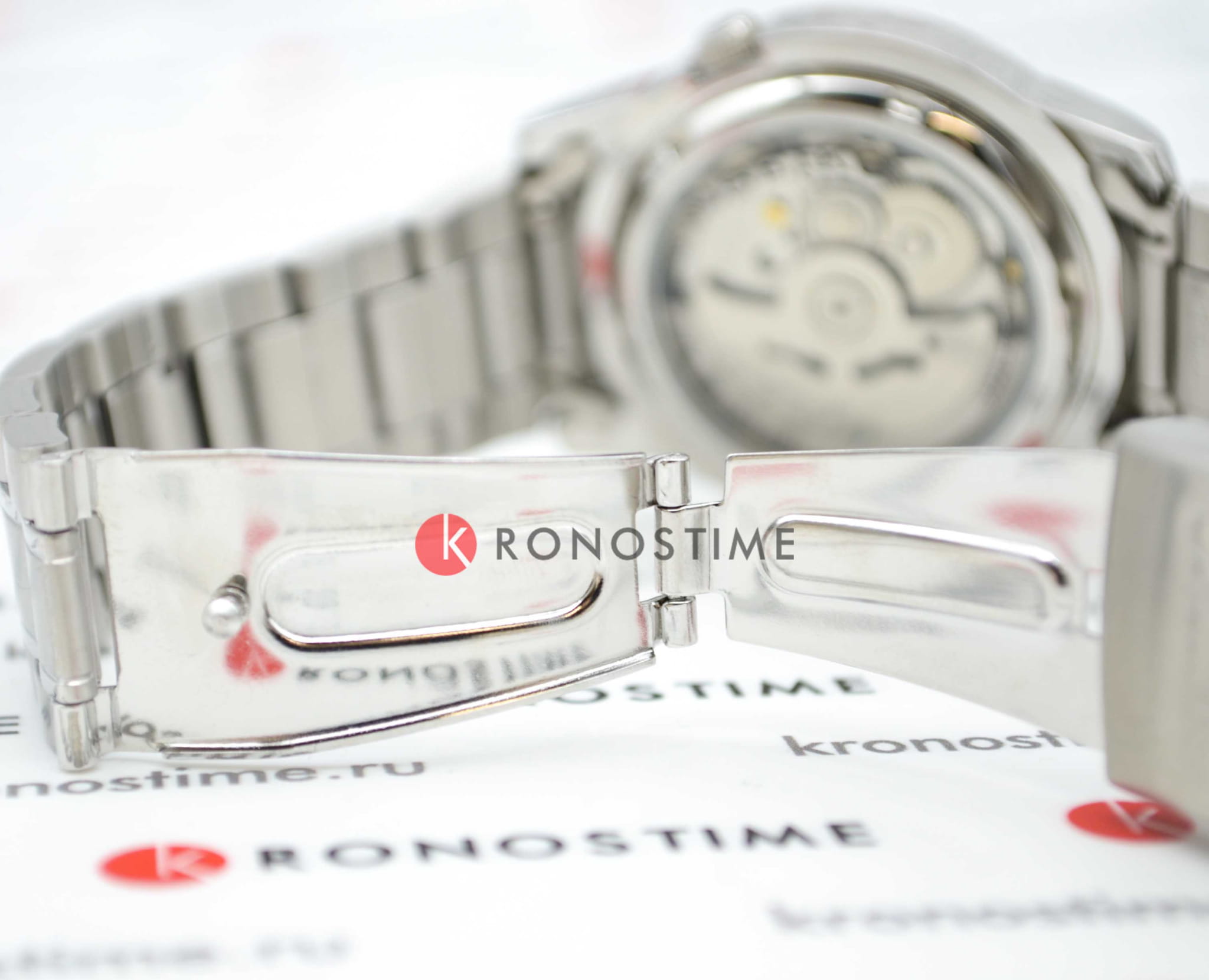 Seiko SNKK31J1 мужские часы застежка крупным планом