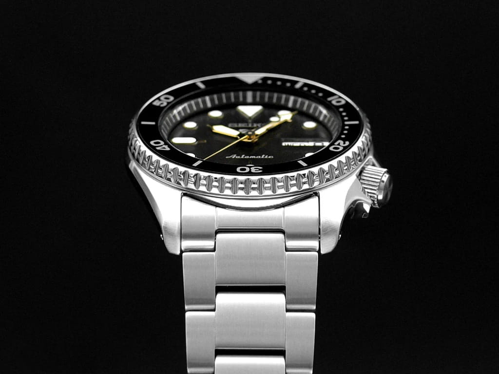 Seiko Seiko 5 Sports SBSA301 , наручные мужские часы фото под углом