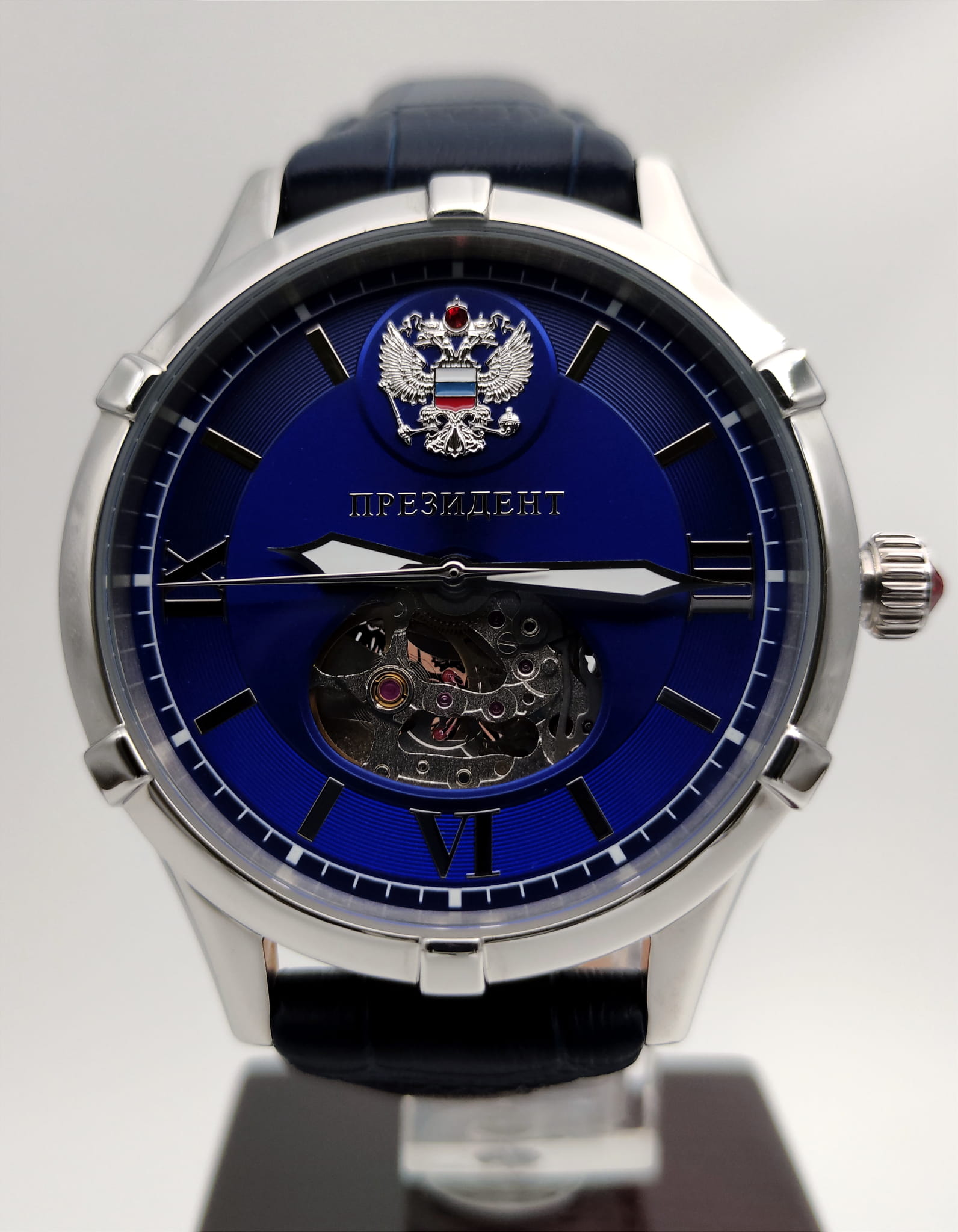 Президент 4600160 мужские часы застежка крупным планом