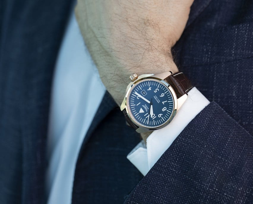 Aviator Aviator Airacobra V.1.38.2.317.4, airacobra швейцария мужские часы на браслете кожаный боковой вид